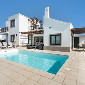  Villa Camelot